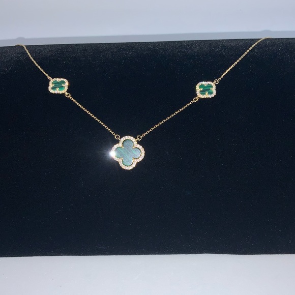 Malachite Clover Necklace - Picture 5 of 6